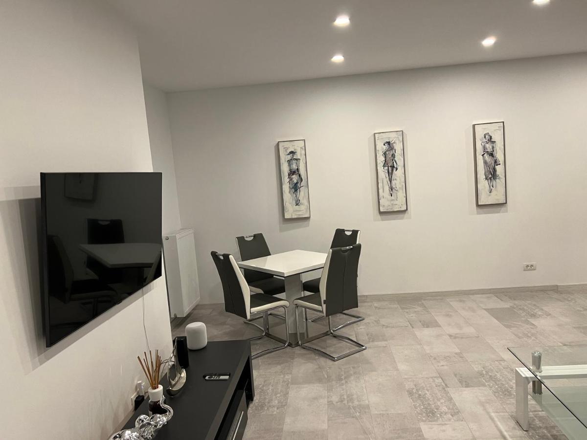 Stunning 2-Room Penthouse With Lakeview W11 Bucarest Esterno foto