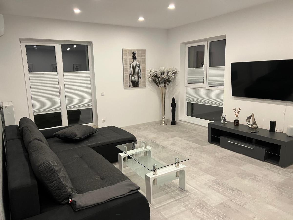 Stunning 2-Room Penthouse With Lakeview W11 Bucarest Esterno foto