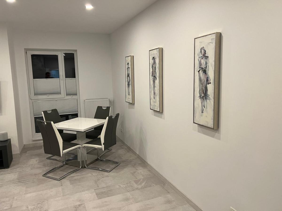 Stunning 2-Room Penthouse With Lakeview W11 Bucarest Esterno foto