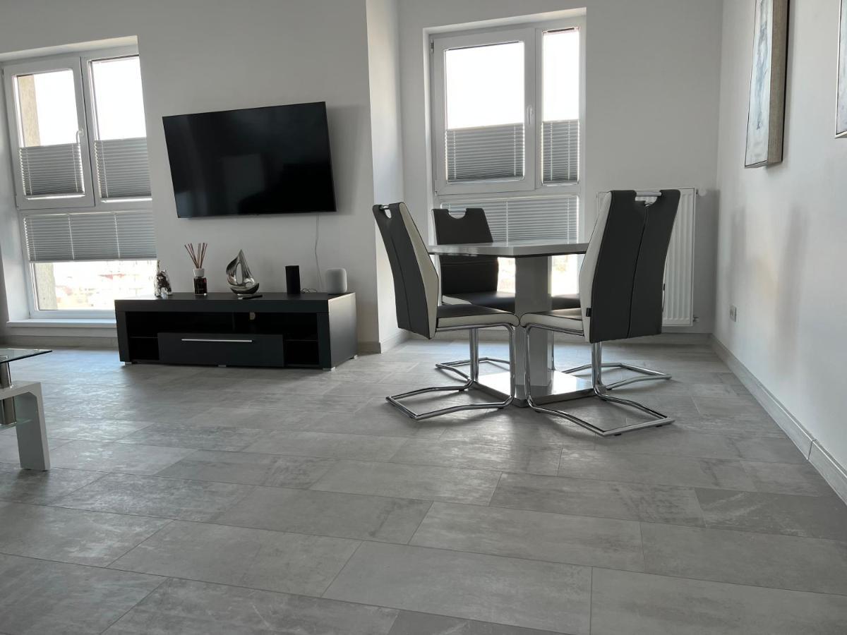 Stunning 2-Room Penthouse With Lakeview W11 Bucarest Esterno foto