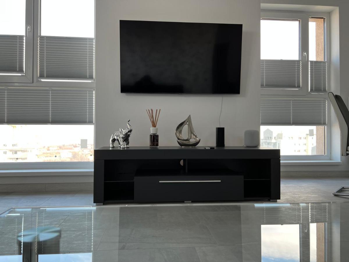 Stunning 2-Room Penthouse With Lakeview W11 Bucarest Esterno foto