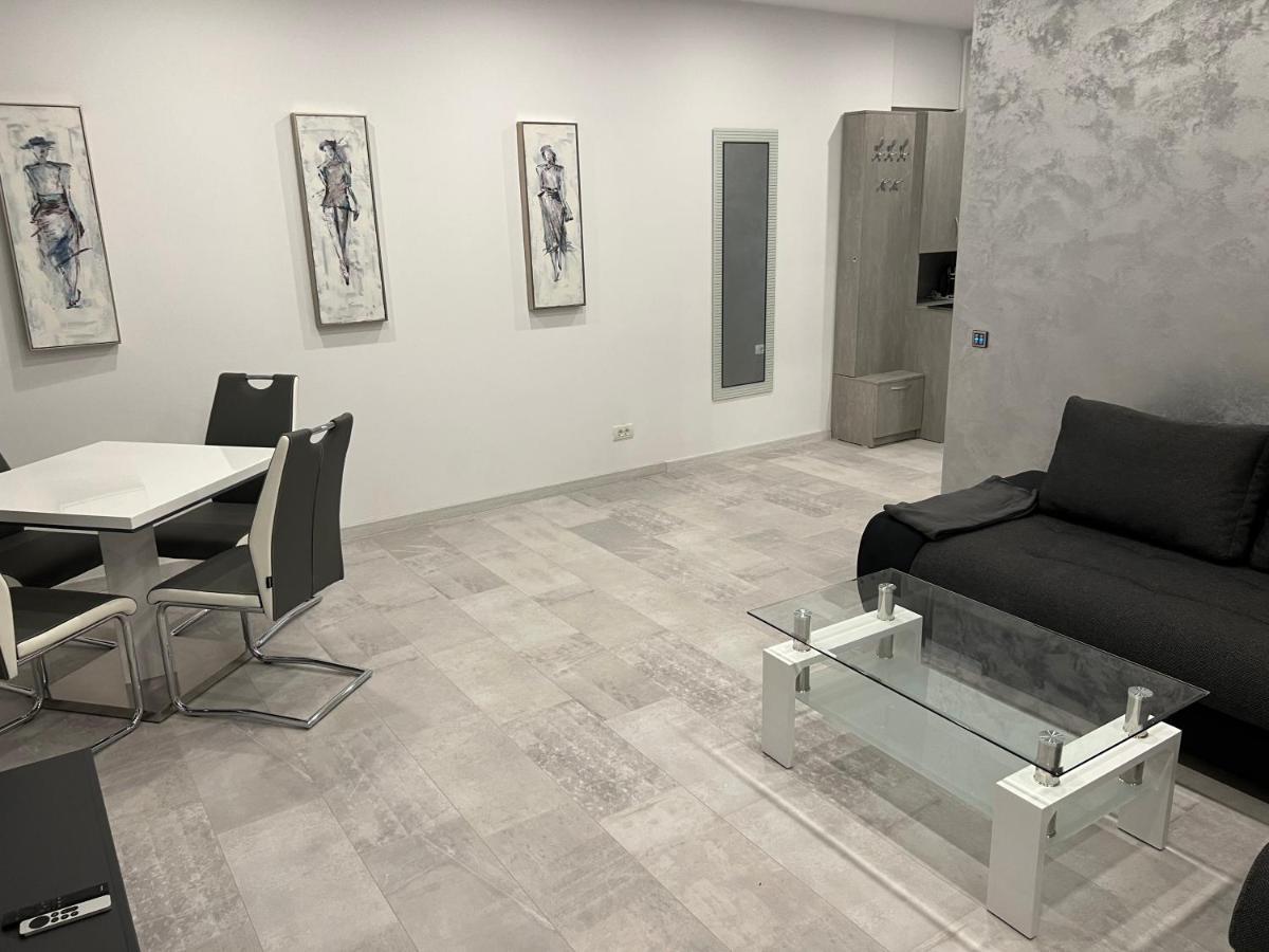Stunning 2-Room Penthouse With Lakeview W11 Bucarest Esterno foto
