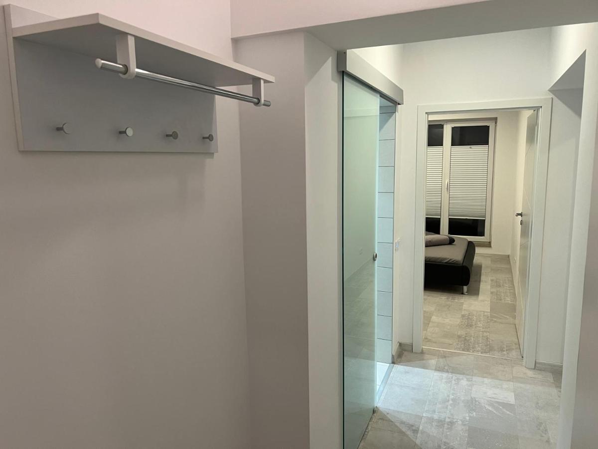Stunning 2-Room Penthouse With Lakeview W11 Bucarest Esterno foto
