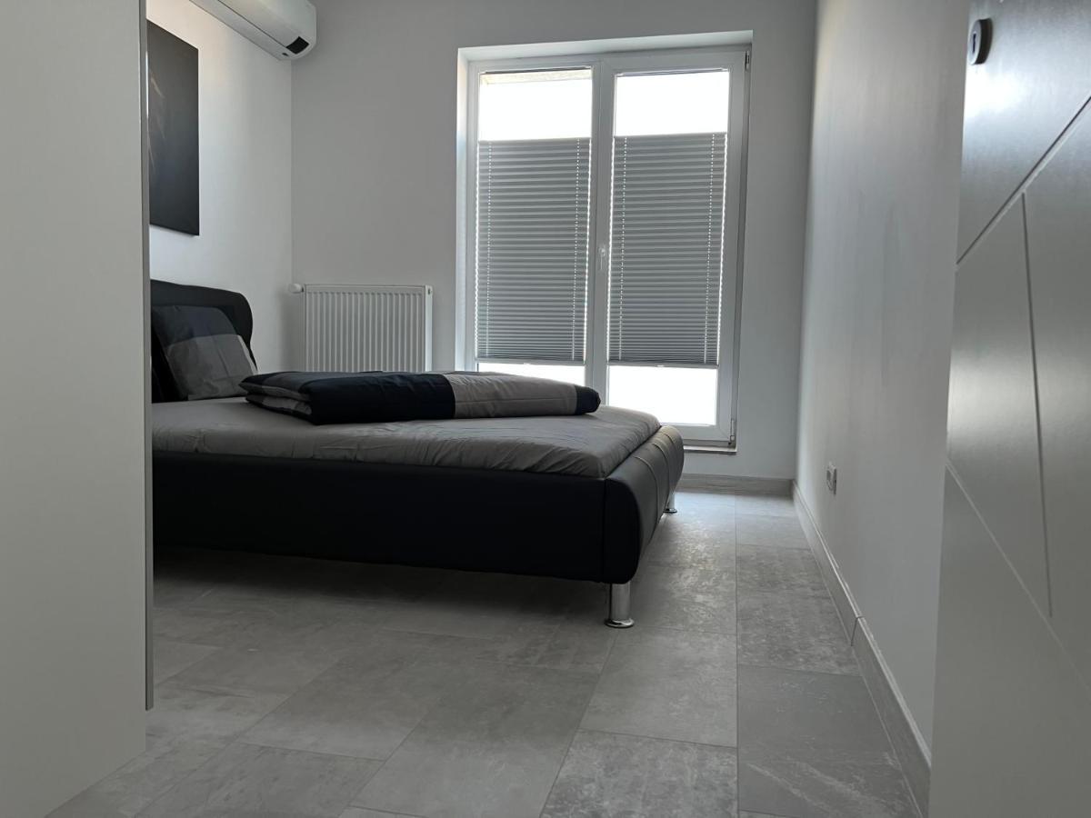 Stunning 2-Room Penthouse With Lakeview W11 Bucarest Esterno foto