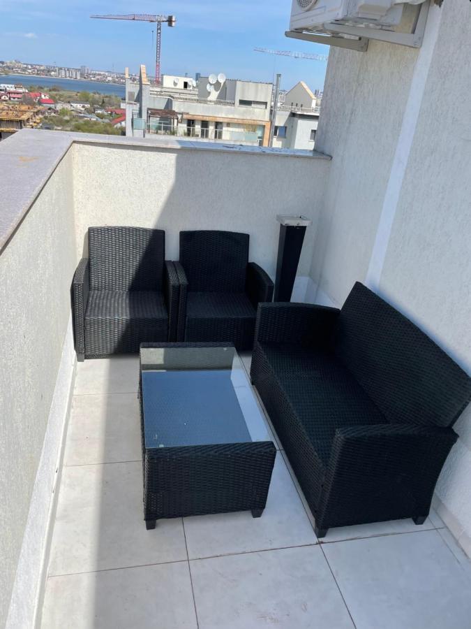 Stunning 2-Room Penthouse With Lakeview W11 Bucarest Esterno foto